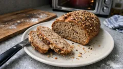 ディンケル小麦×サワードウで香ばしく：シードたっぷりのしっとり食事パン（型焼き）