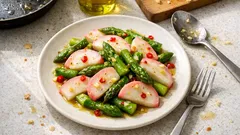 かまぼこが主役になる一皿：にんにく×唐辛子でペペロンチーノ風炒め（フライパン1つ）