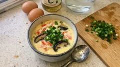 蒸し器いらず、レンジで約10分：ぷるんとなめらか茶わん蒸しの作り方