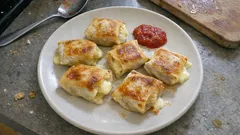 ６Ｐチーズを餃子の皮で包んで焼くだけ：外パリッ、中とろ〜りの簡単おつまみ