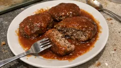 炊飯器におまかせでふっくら仕上がる、トマトソース煮込みハンバーグ