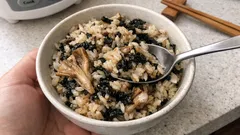 海苔の佃煮を炊飯器に入れて炊くだけ:香り立つ簡単炊き込みご飯