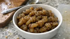 すき焼きのタレが余ったら—結びしらたきの甘辛きんぴら（フライパン1つ）