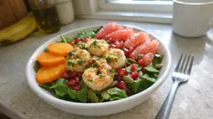 えびのグレモラータで香り立つ、柿とピンクグレープフルーツのフルーツサラダ