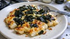 フライパンひとつでカリもち!韓国海苔とチーズの「海苔の餅ピザ」