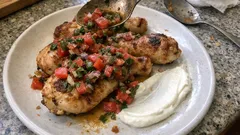 レモン×マスタードで香ばしく焼く、地中海風チキン—フレッシュトマトソース添え