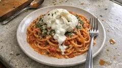 ミニトマトの甘みが主役：裏ごしでなめらかに仕上げるトマトクリームのパルメザン・スパゲッティ