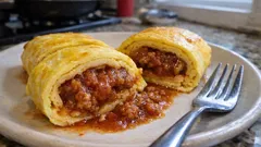 余ったミートソースでボリューム玉子焼き—焼く→のせる→巻くで朝ごはん&お弁当に