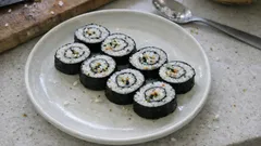 握らないおにぎり「くるくるおにぎり」—巻いて切るだけで朝がラクに