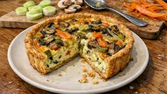 ポロねぎときのこの塩味野菜タルト—炒めて水分を飛ばすと底がべちゃつかない