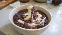 おしるこに「さけるチーズ」?甘じょっぱさがクセになる3材料の簡単アレンジ