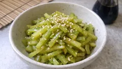 捨てがちなブロッコリーの茎が主役に：ごまバターきんぴらの簡単副菜レシピ