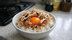 火を使わず満足朝ごはん:かつお節×マヨで作る「おかかマヨTKG」