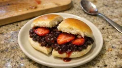 あんまんを半分に切って挟むだけ「あんまんサンド」いちご・アイス・チーズの簡単アレンジ