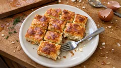 水切りヨーグルトでふんわり塩味パイ「ヨーグルトパイ」—チーズが香ばしく焼けるレシピ