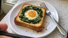 トースター任せで朝がラクに:「ほんだし」卵とほうれん草のトースト