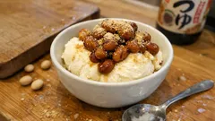 余った福豆で作る、甘辛煮大豆のバニラアイスのせ（きなこで和スイーツに）