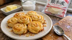 餃子の皮がサクッと甘いおやつに：バターシュガーロールの簡単レシピ