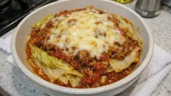 鍋ひとつで「白菜ラザニア」—餃子の皮で重ねて煮込む、チーズとろける主菜