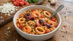 別ゆでなしで濃厚に。魚介のだしが効く「シーフード・ギウヴェツィ」トマト白ワイン煮込みパスタ