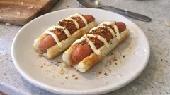 レンジ30秒で居酒屋気分：ちくわにウインナーを挟むだけのマヨ七味おつまみ